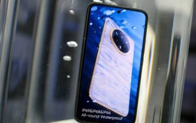 Chameleon Phones and Smart Lenses Take Center Stage at MWC 2025