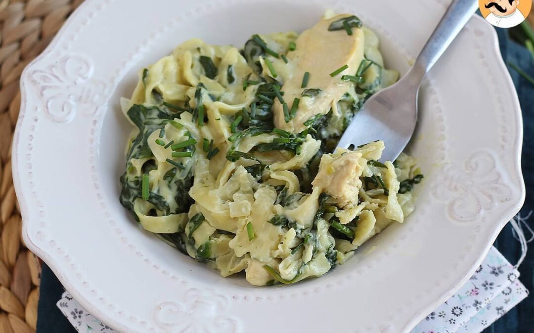 Creamy One-Pot Pasta: Spinach, Goat Cheese, and Chicken Delight