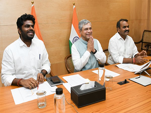 Tamil Nadu BJP Chief Meets Union Minister Ashwini Vaishnaw, Unveils New Train Service