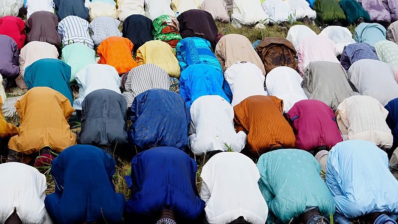 Muslims Globally Celebrate End of Ramadan with Joyous Eid Al-Fitr