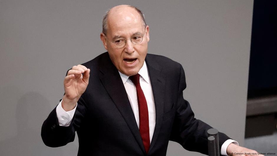 Gregor Gysi Leads First Bundestag Session as Germany’s Left Party Icon
