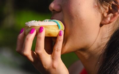 Researchers Say Teens’ Late Eating Habits May Be Tied to Their Internal Clocks