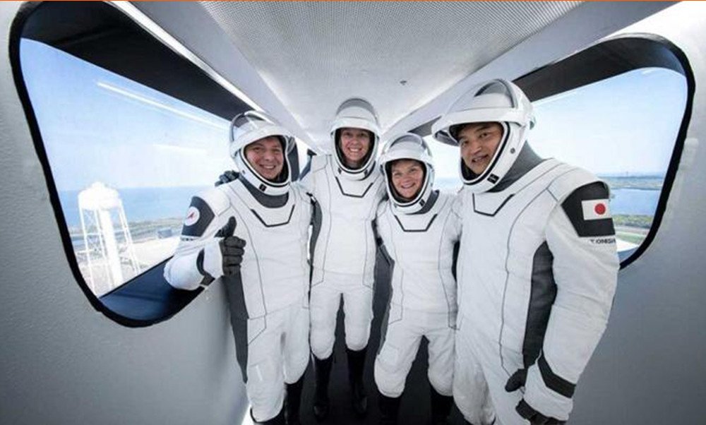 Safe Return After Five Months: Astronaut Crew Completes Mission