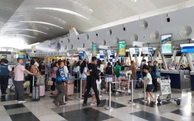 Woman Bypasses Airline Staff With Almost 10kg of Carry-On Luggage